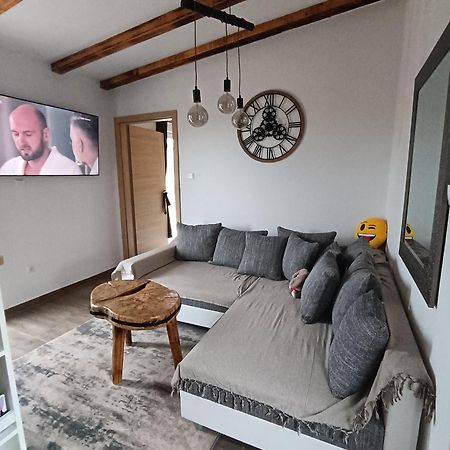 Cattleya Apartment Новиград Екстериор снимка